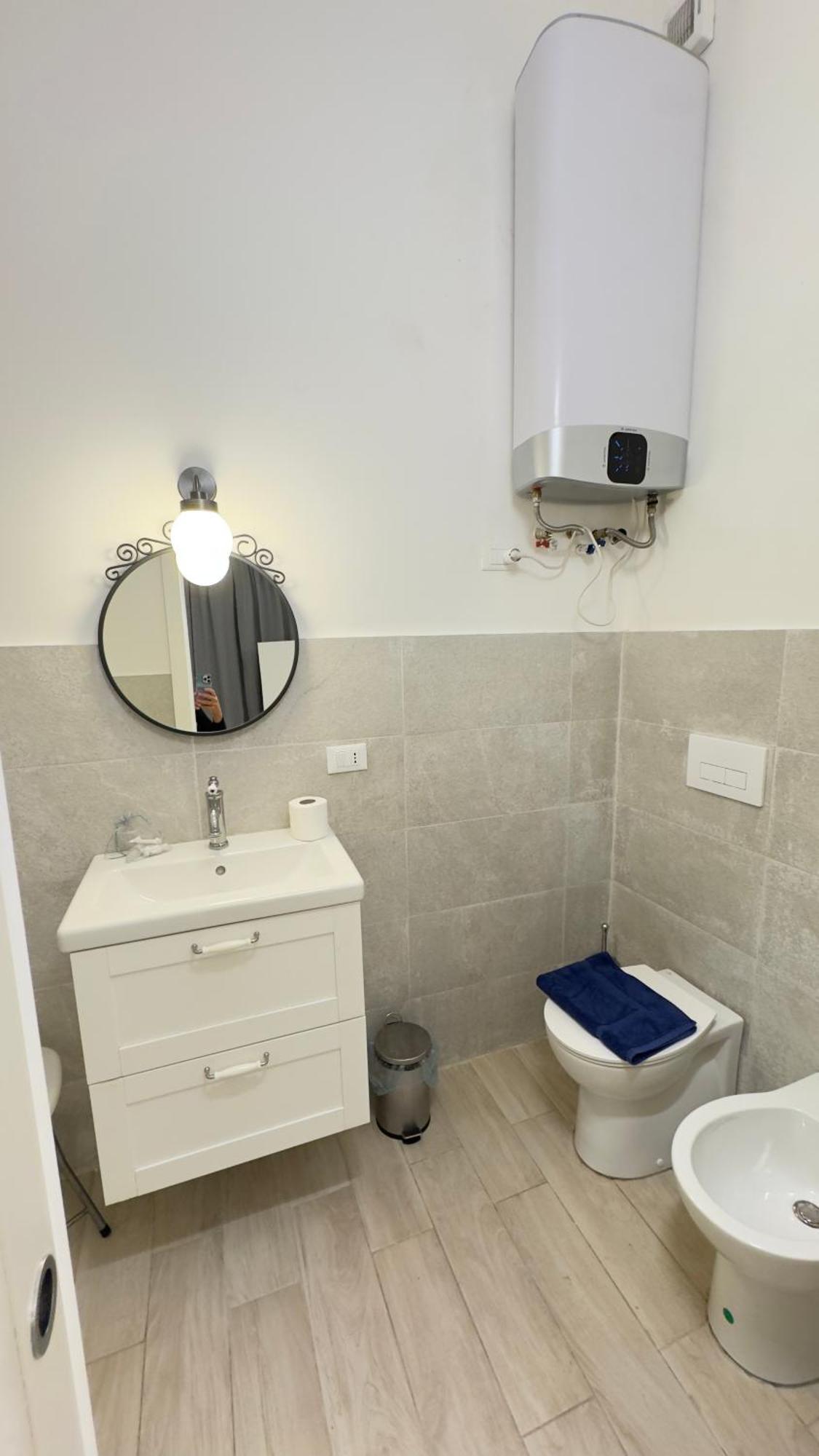 Cinque Lampadi Acquario Apartment